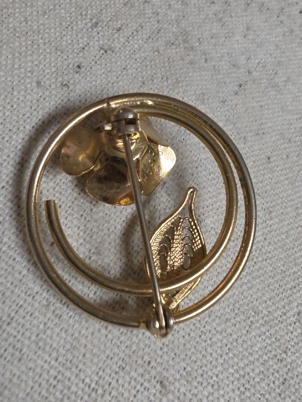 Vintage Sarah Coventry Circle Filagree and Mesh Rose Brooch - Picture 4 of 4
